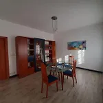 Lapilli Holidays דירה