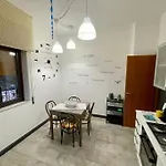 Lapilli Holidays דירה *