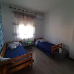 Lapilli Holidays דירה