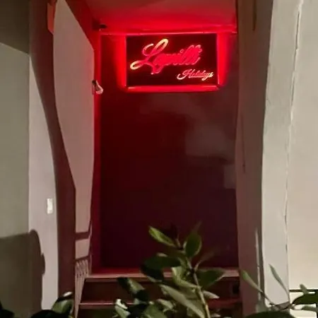 Lapilli Holidays דירה *